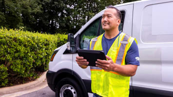 bluedge-hvac-technician-with-tablet-16x9