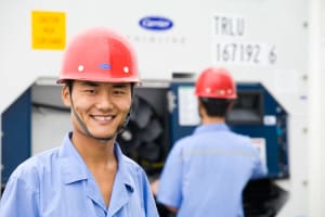 service-techs-in-yard