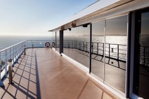 cruise-ship-empty-deck