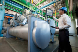 carrier-chiller-technician-A