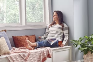 woman-living-room-window-seat-3x2