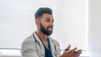 healthcare-worker-1168x666