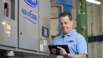 technician-with-glasses-with-tablet