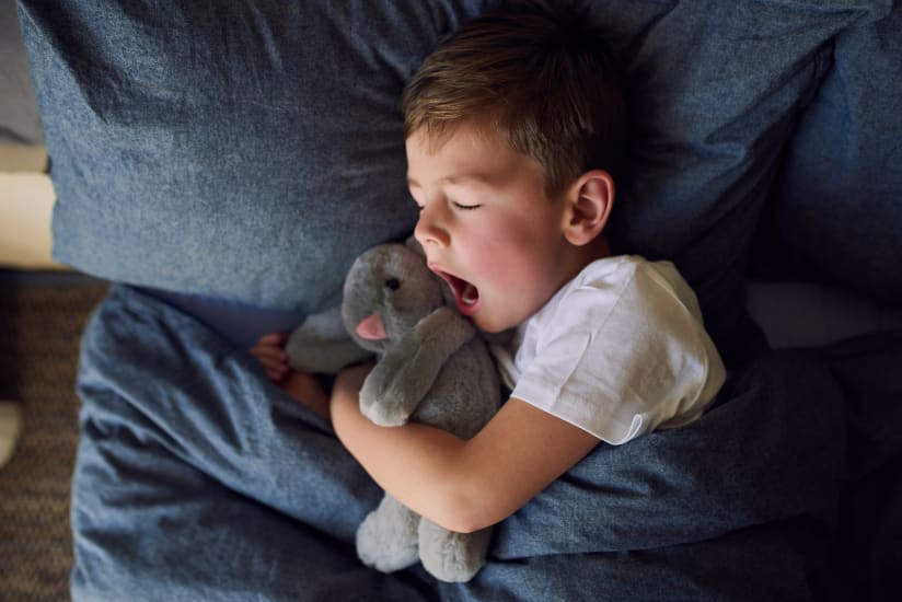 kid-sleeping-with-teddy