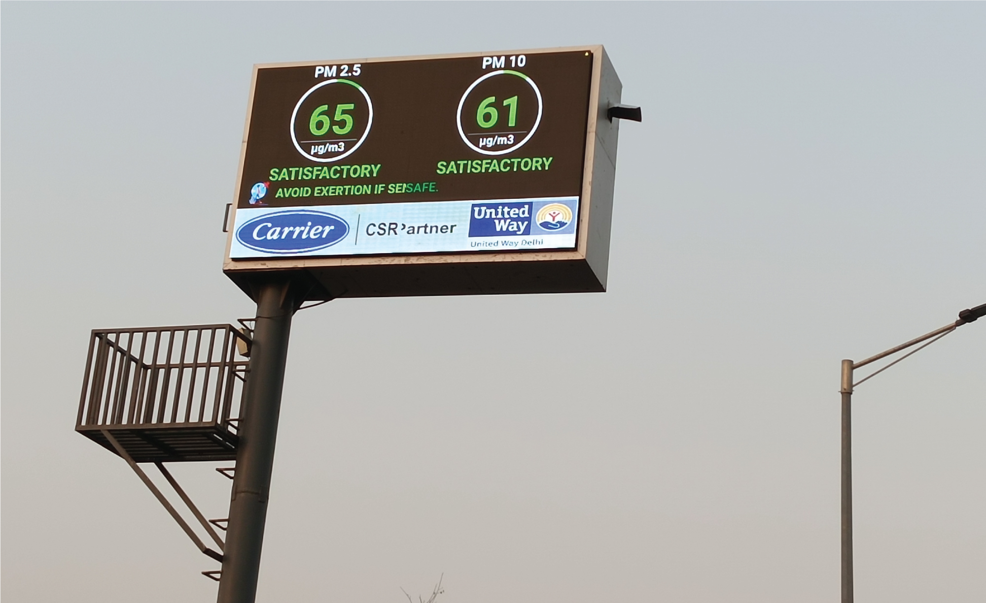 LED display boards across Gurugram, showing real-time PM2.5 and PM10 values along with recommendations LED display boards across Gurugram, showing real-time PM2.5 and PM10 values along with recommendations
