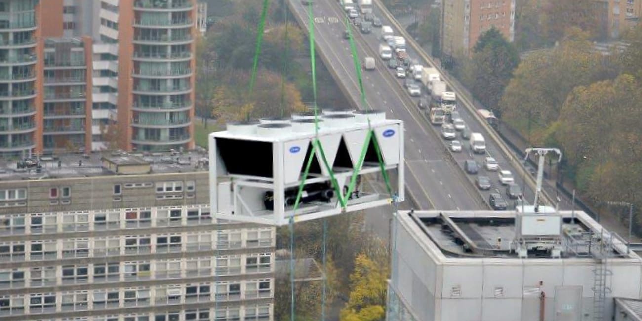 carrier-case-study-hilton-hotel-air-cooled-chiller-installation-by-helicopter-1_c