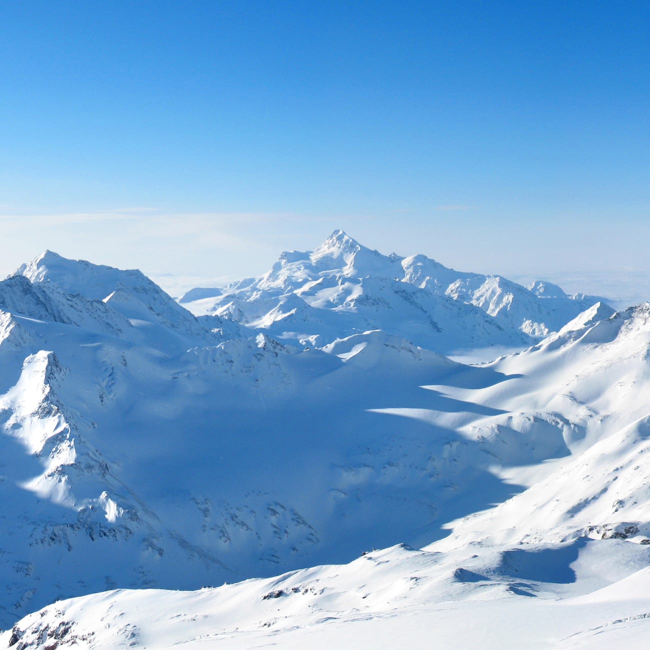 tall-mountains-covered-in-snow_1x1