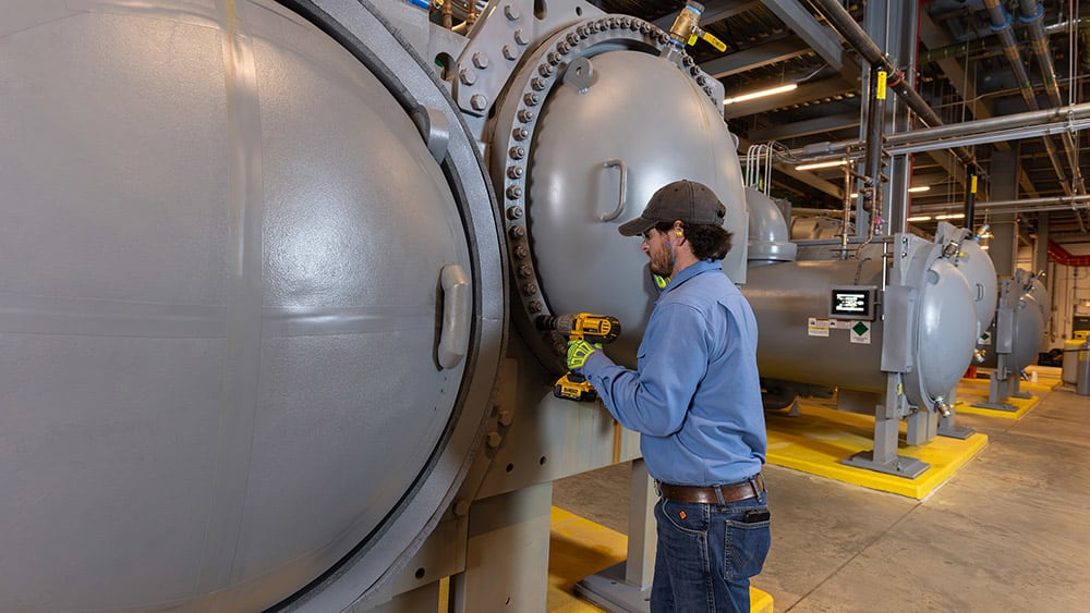 hvac-technician-servicing-chiller-16x9