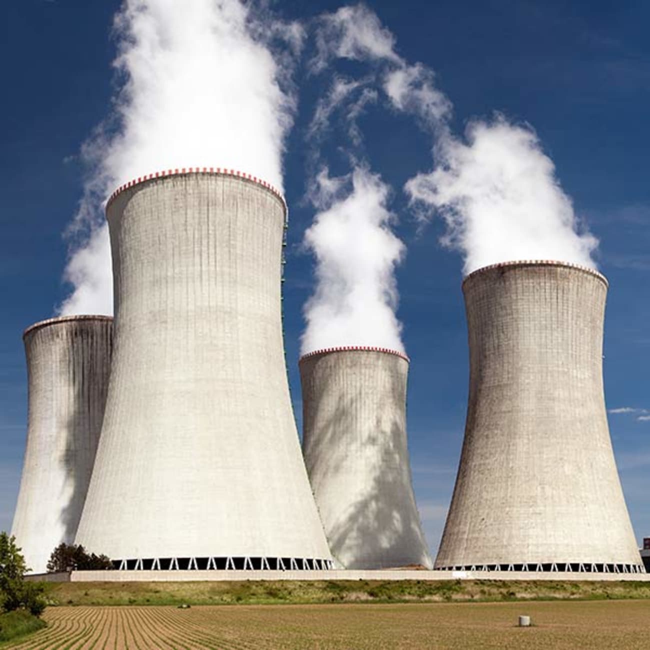 nuclear-power-plant-and-cooling-towers-sq