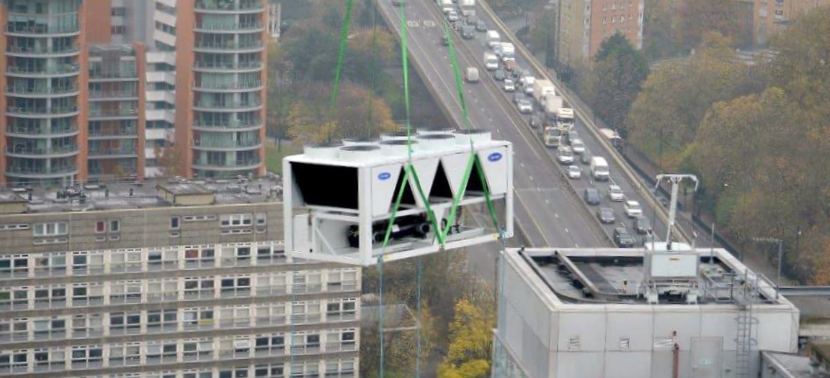 carrier-case-study-hilton-hotel-air-cooled-chiller-installation-by-helicopter-1_c