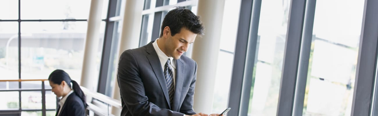 carrier-professional-man-looking-at-cellphone