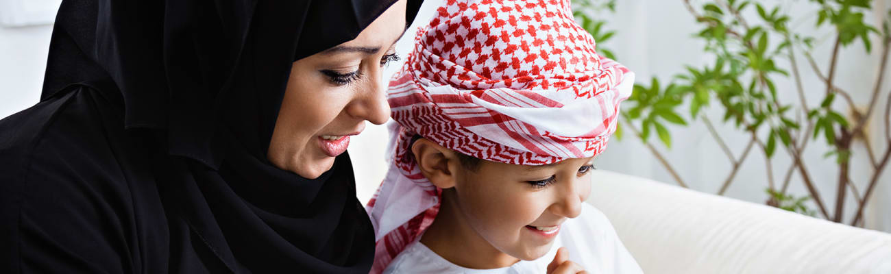 woman-reading-to-boy_c