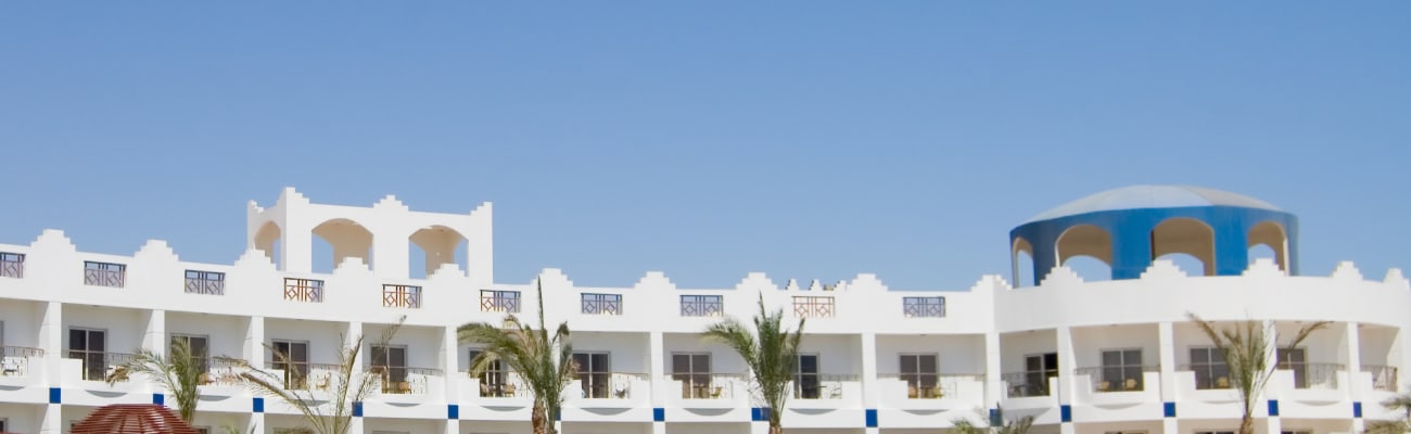 hotel-resort-swimming-pool-01_sq