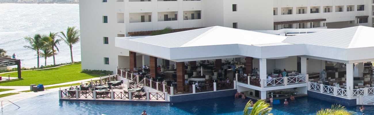 hotel-resort-swimming-pool_sq