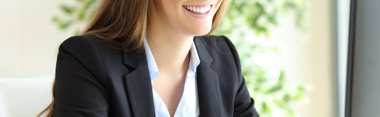 businesswoman-computer_sq