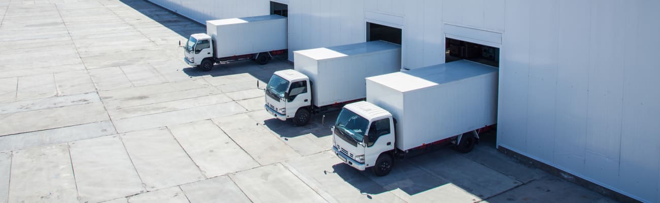 warehouse-exterior-trucks-loading-docks_h