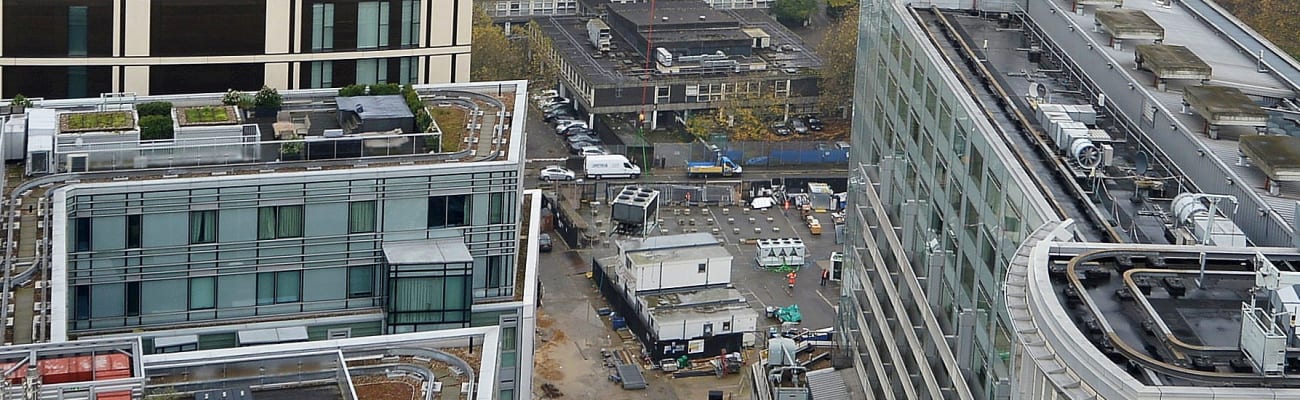 carrier-case-study-hilton-hotel-air-cooled-chiller-installation-by-helicopter-1_h