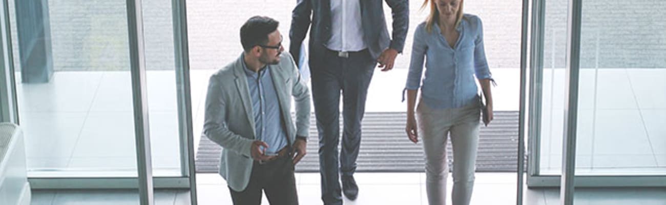 business_team_gets_work_c