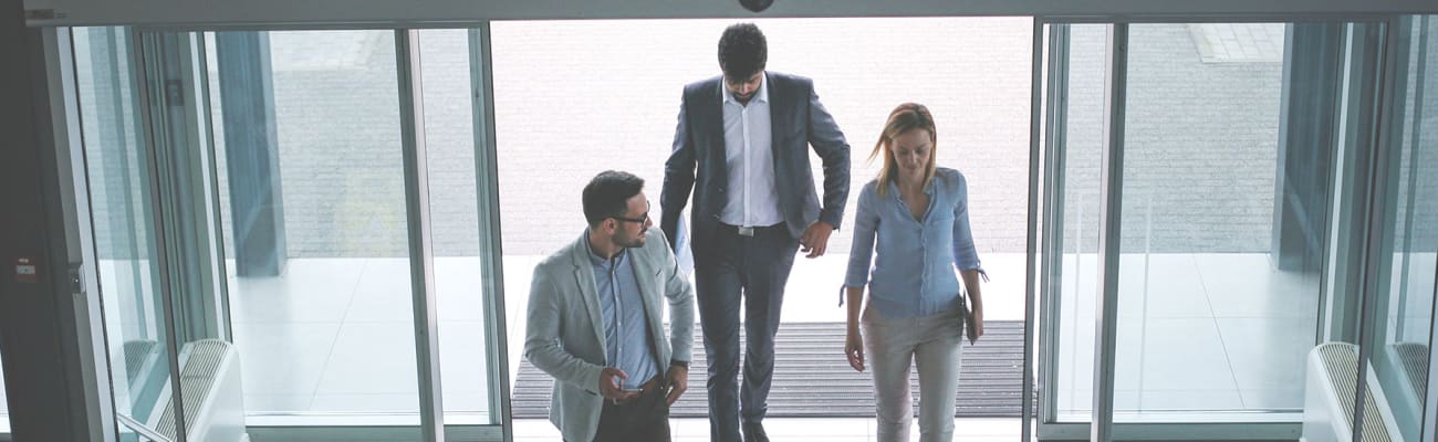 business_team_gets_work_h
