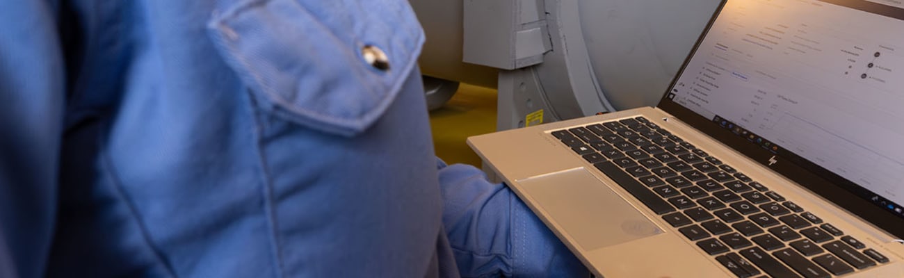 service-tech-on-laptop-with-chiller