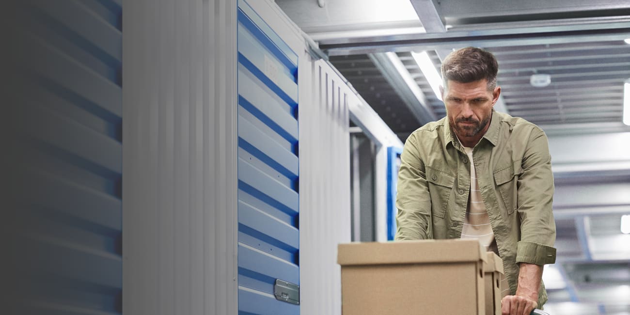 Onity-self-storage-passport-lock-man-moving-boxes-2x1