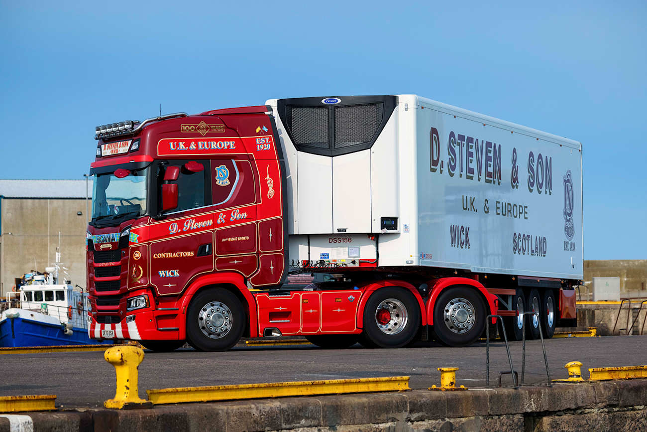 D Steven & Son G&A trailer with Vector HE 19 MT refrigeration unit