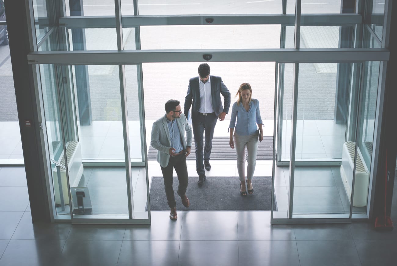 people-walking-into-a-healthy-building-3x2