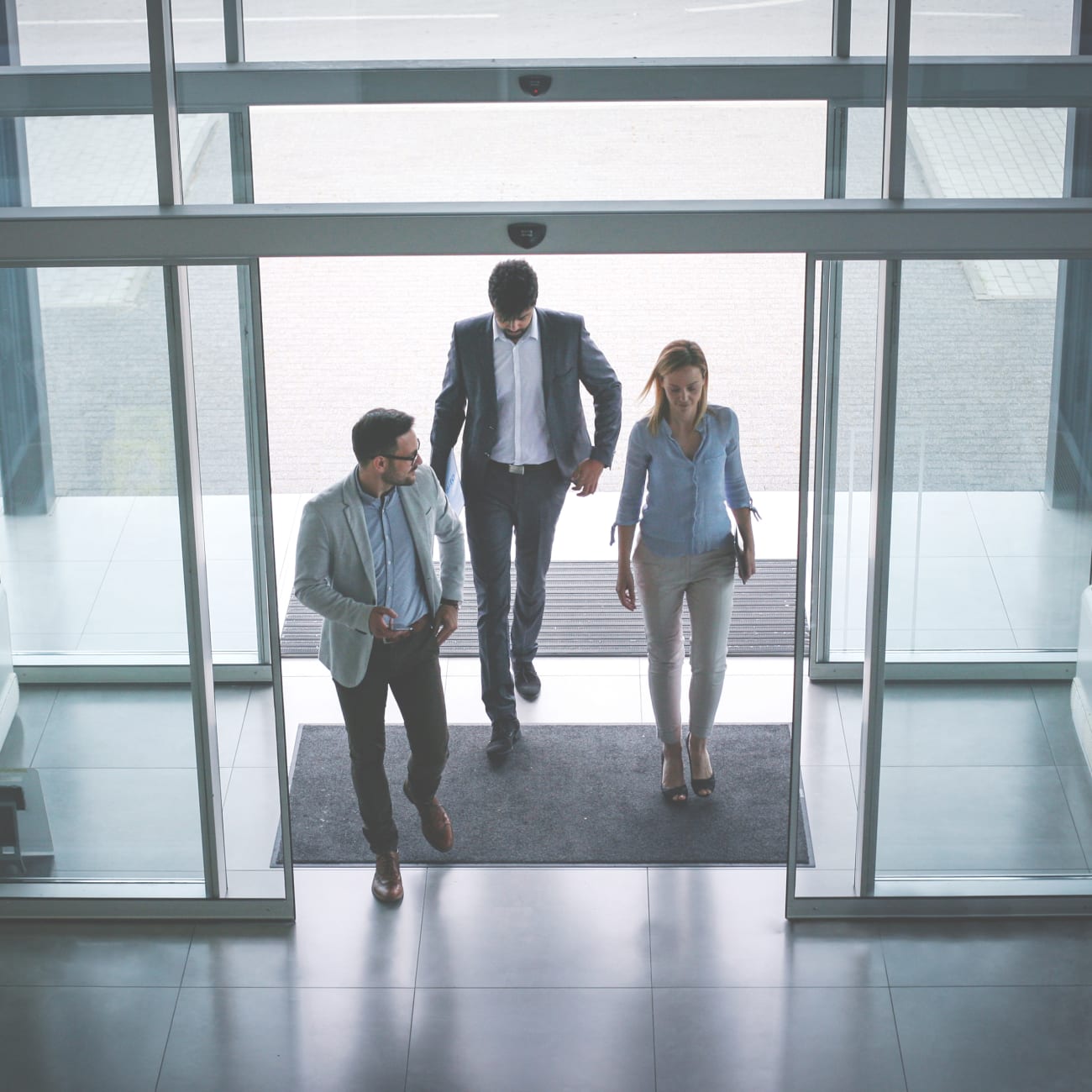 people-walking-into-a-healthy-building-1x1
