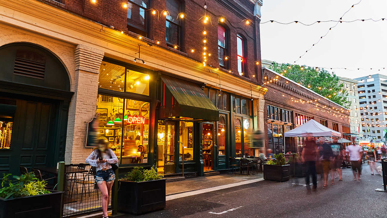 restaurant-exterior-3x2