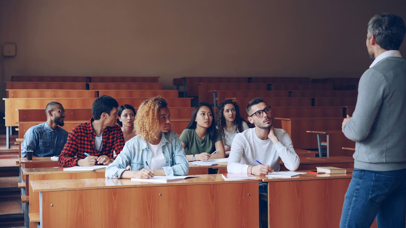 higher-education-lecture-hall-16x9