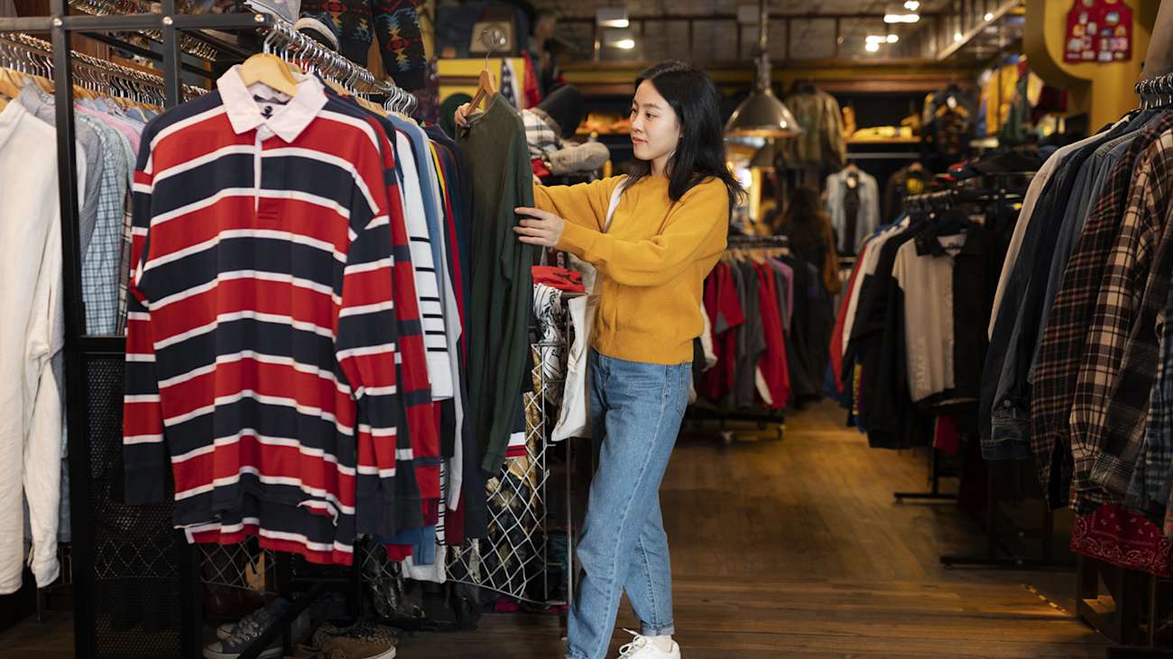 woman-looking-clothes