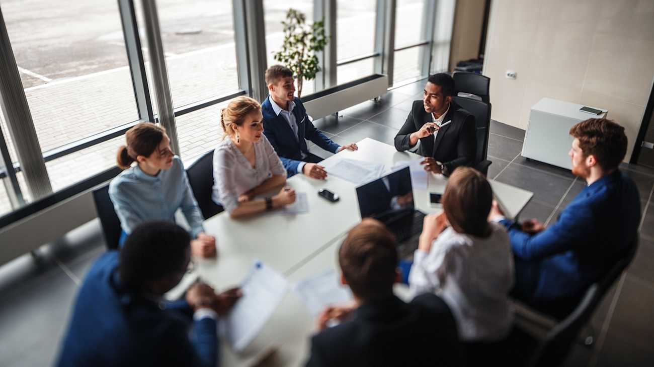 office-workers-in-office-16x9