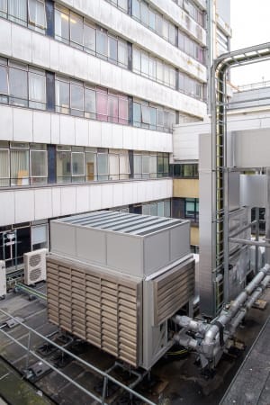 carrier-case-study-university-hospital-of-wales-cardiff-chiller-equipped-with-sound-attenuation-pack carrier-case-study-university-hospital-of-wales-cardiff-chiller-equipped-with-sound-attenuation-pack