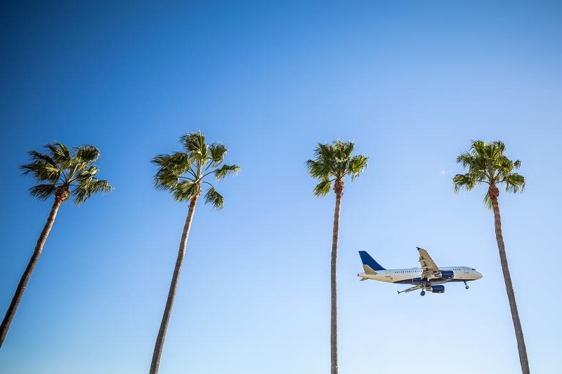 spring-break-travel-airplane spring-break-travel-airplane