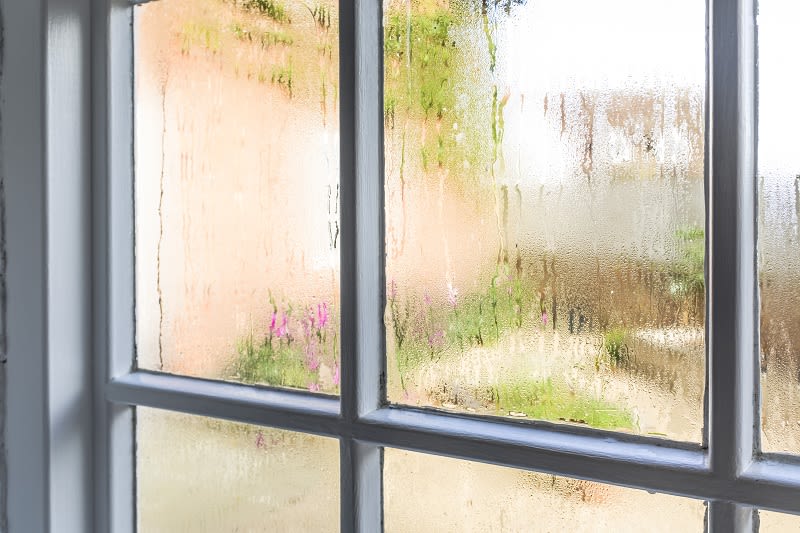 condensation-on-home-window condensation-on-home-window