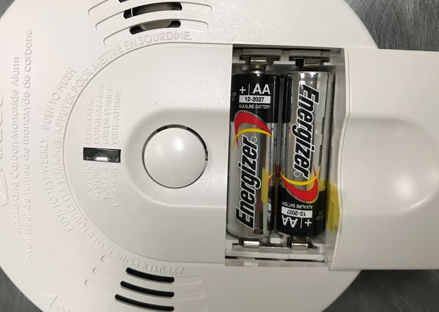 replace smoke detector battery