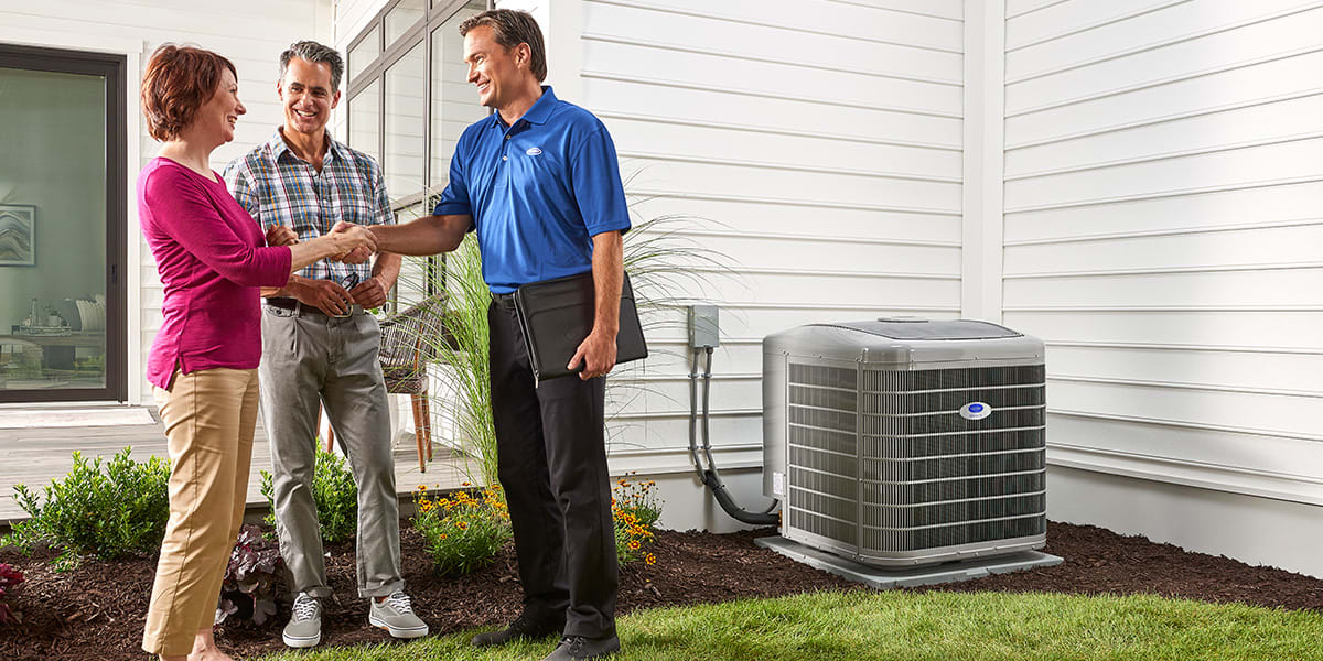 carrier-expert-showing-the-difference-between-heat-pump-vs-air-conditioning-systems