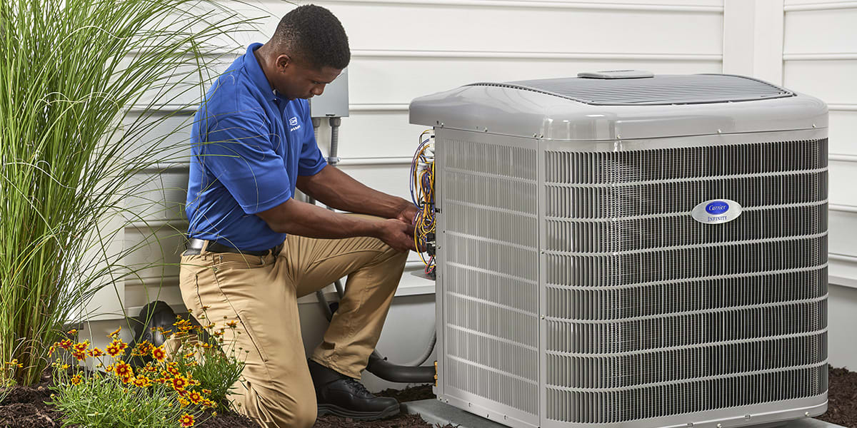 carrier-dealer-checks-ac-refrigerant-levels