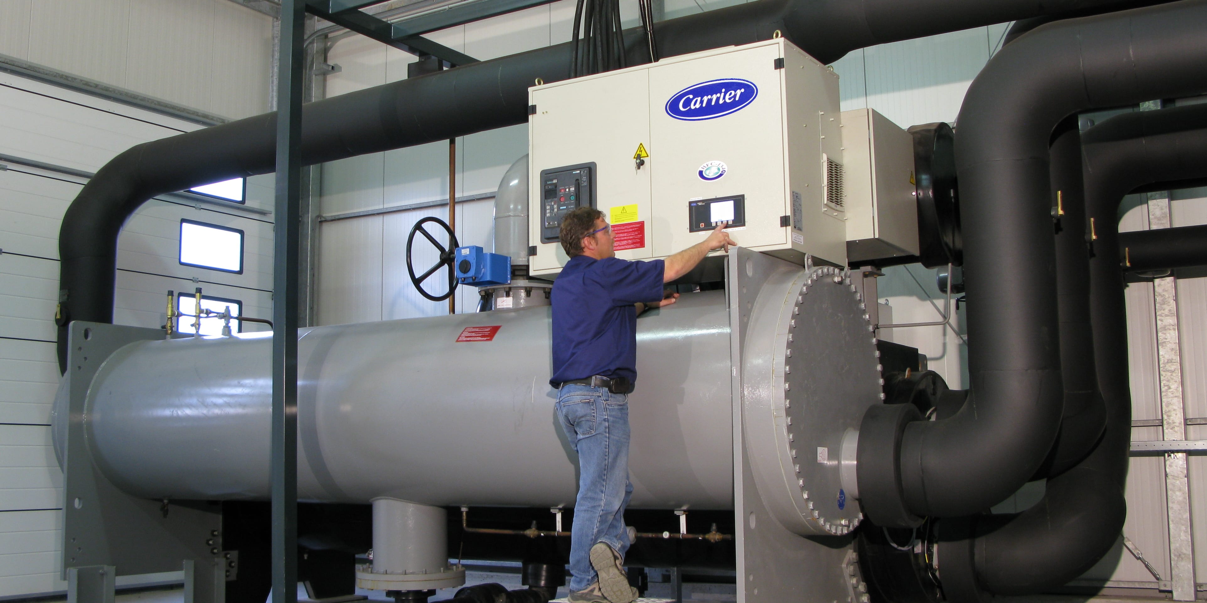 carrier-service-technician-on-site-centrifugal-chiller