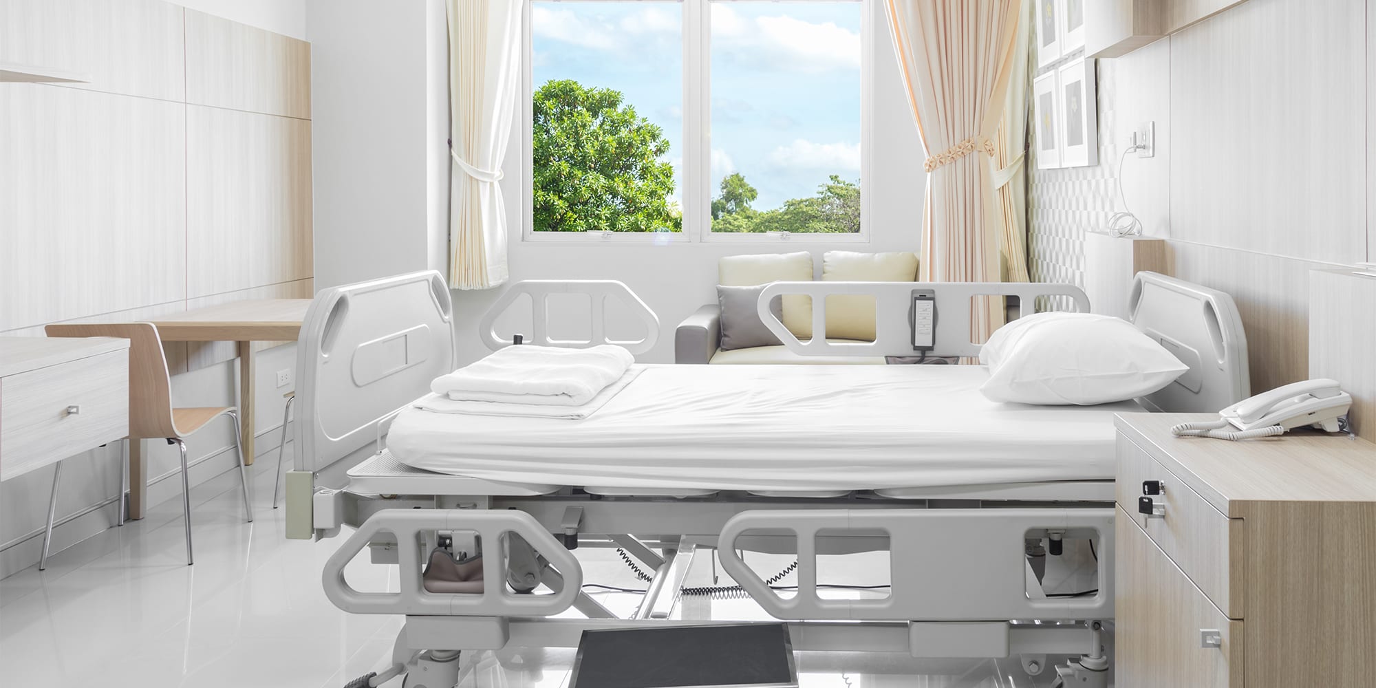 carrier-hospital-room-with-beds-and-equipment-card