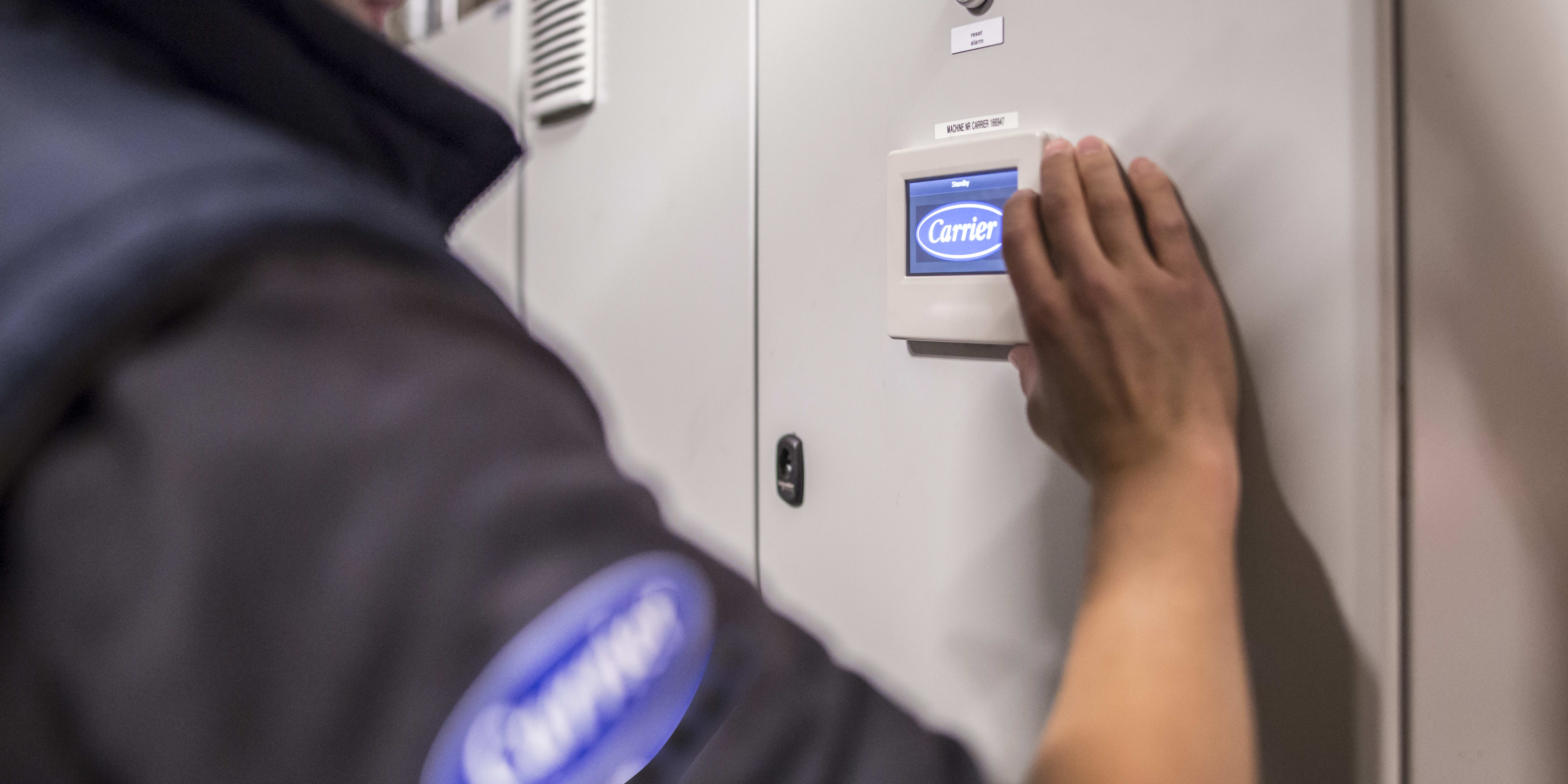 carrier-service-technician-controls-monitoring