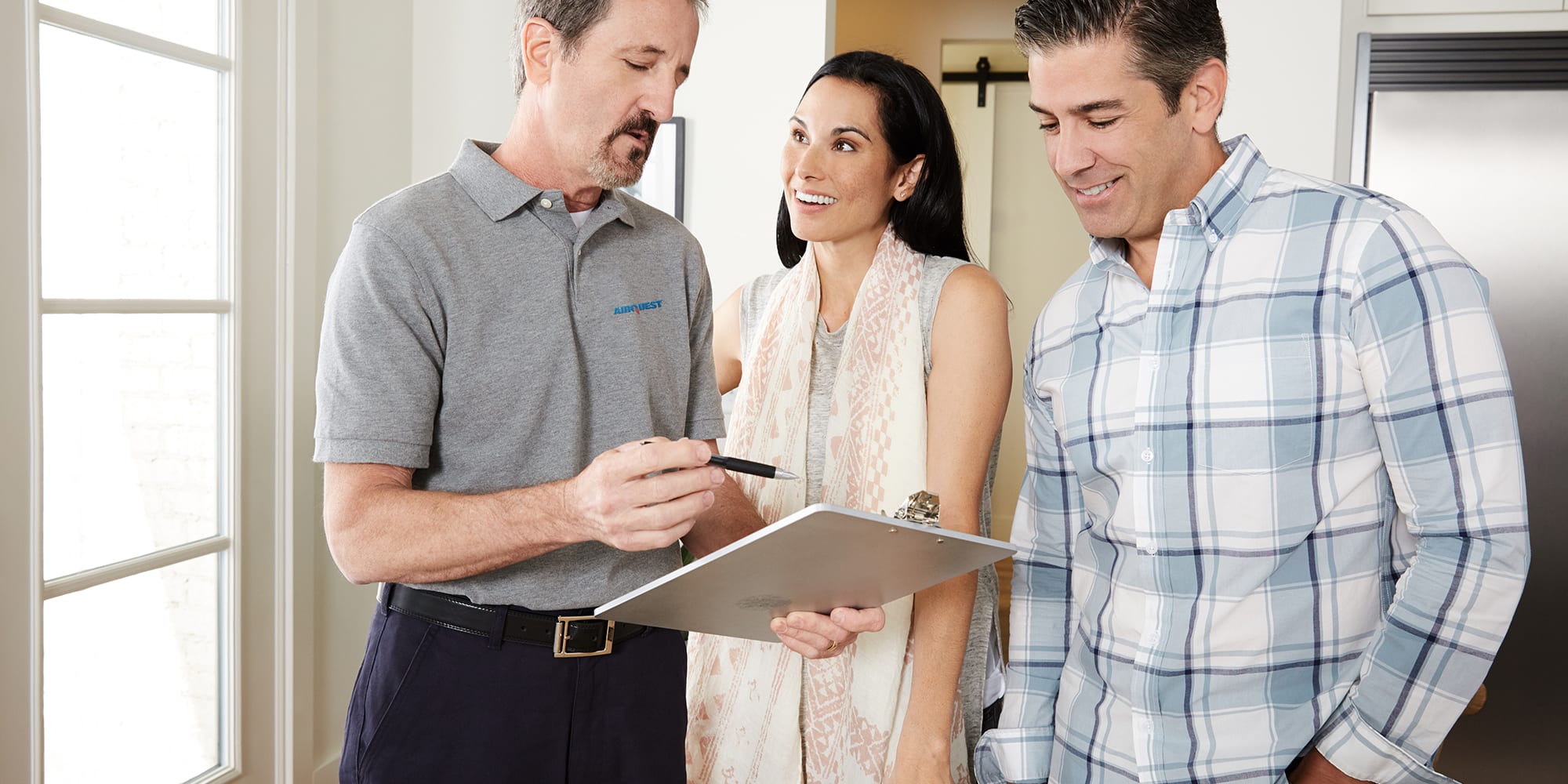 dealer-talking-to-homeowners