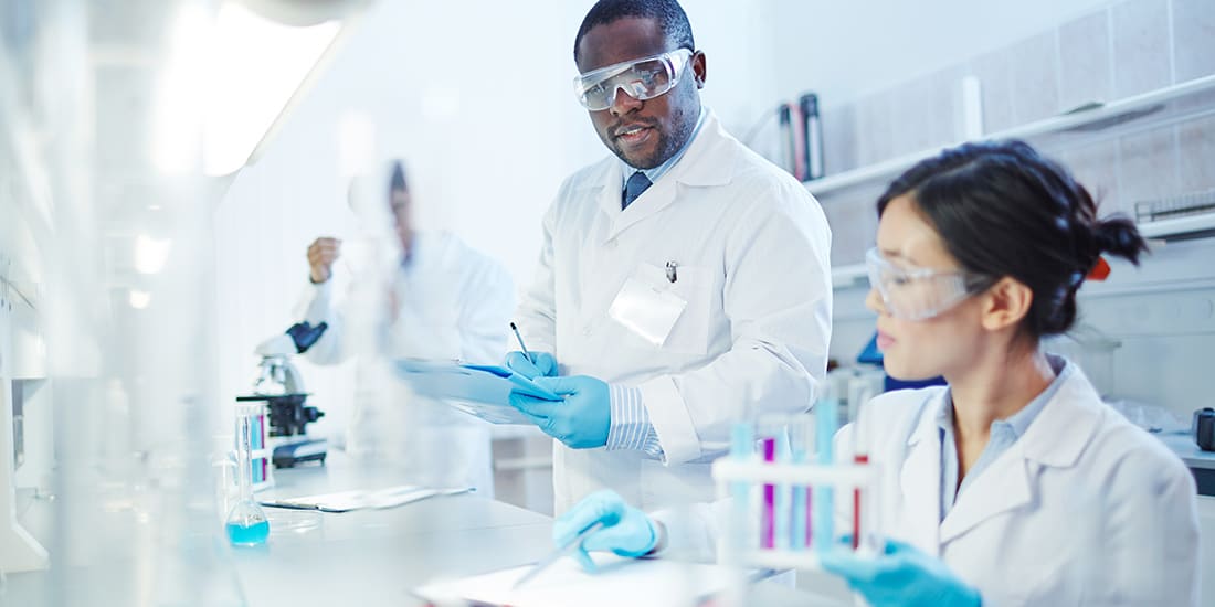laboratory-technicians-in-lab
