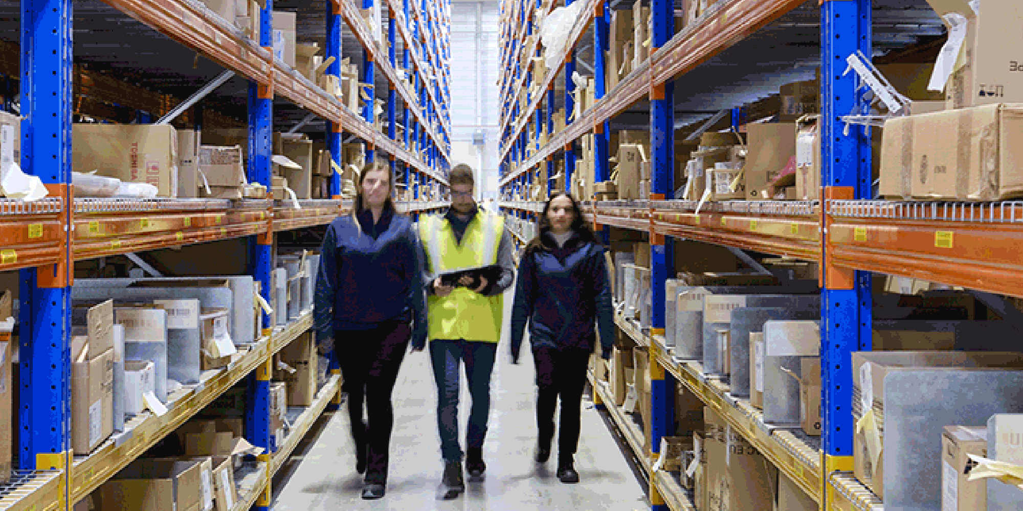 Almacén de repuestos de Carrier que respalda la logística rápida de reparación de aire acondicionado, tratamiento de aire, calefacción y refrigeración
