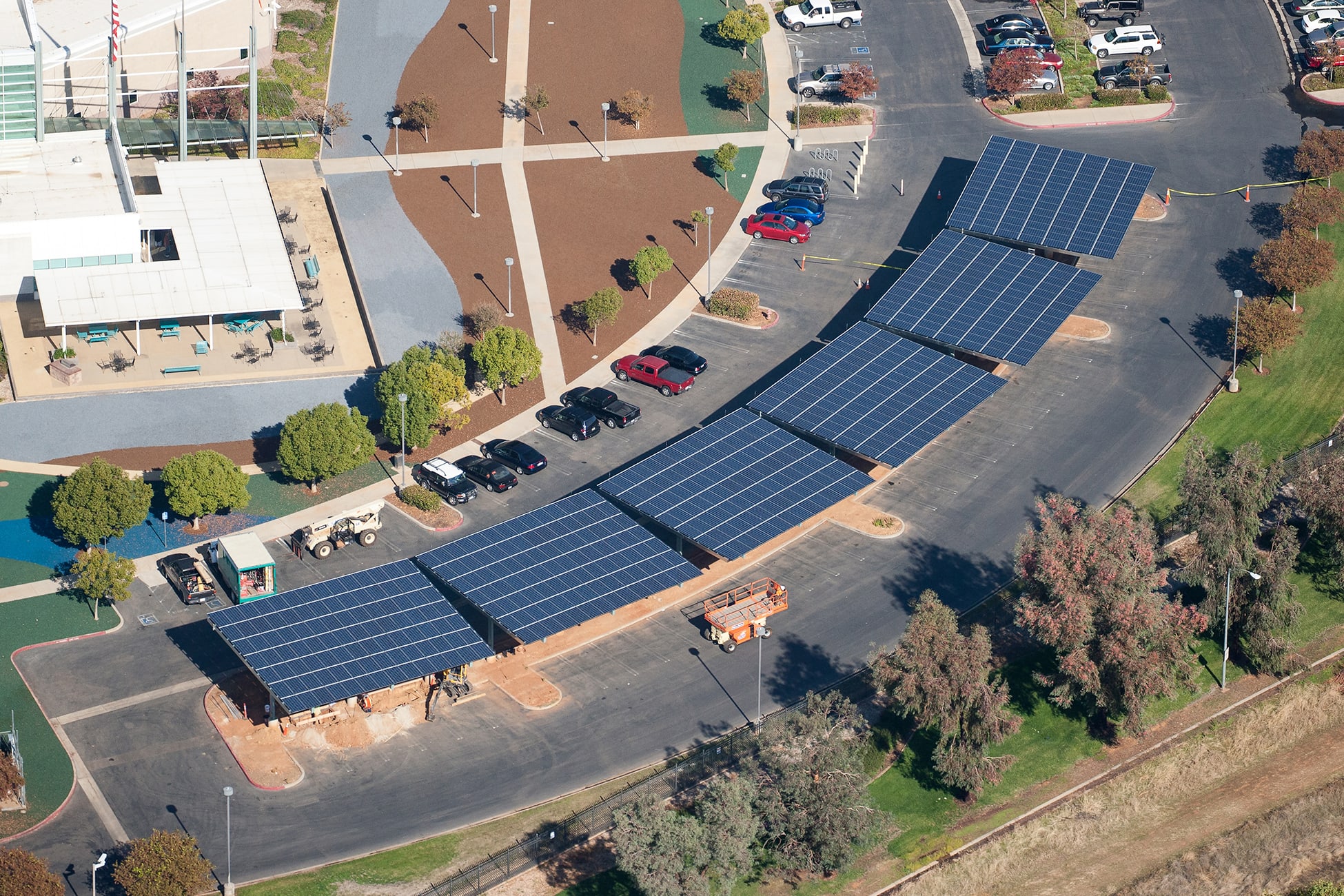 large-solar-panel-installation-faa