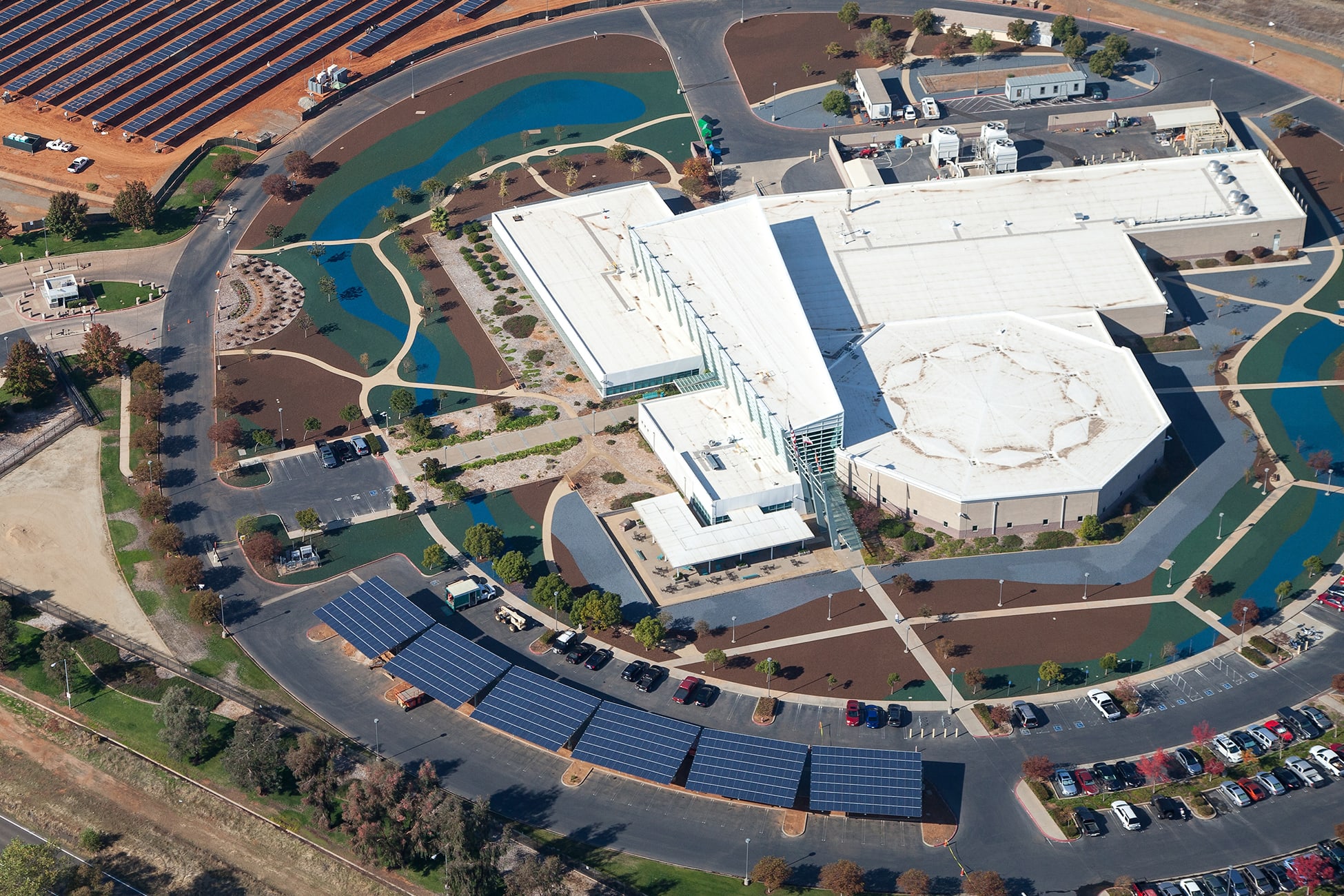 large-solar-panel-installation-faa-building