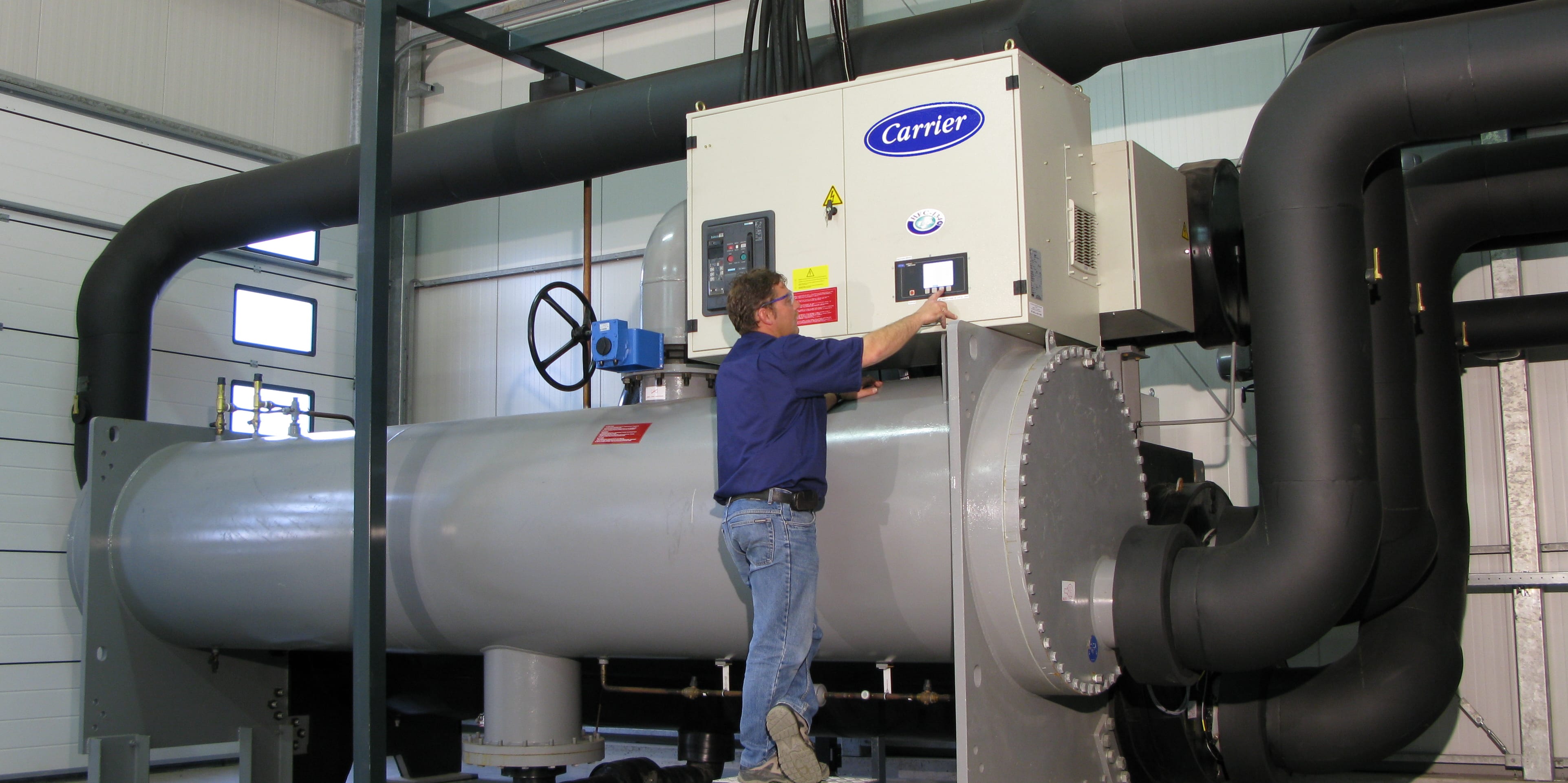 carrier-service-technician-on-site-centrifugal-chiller