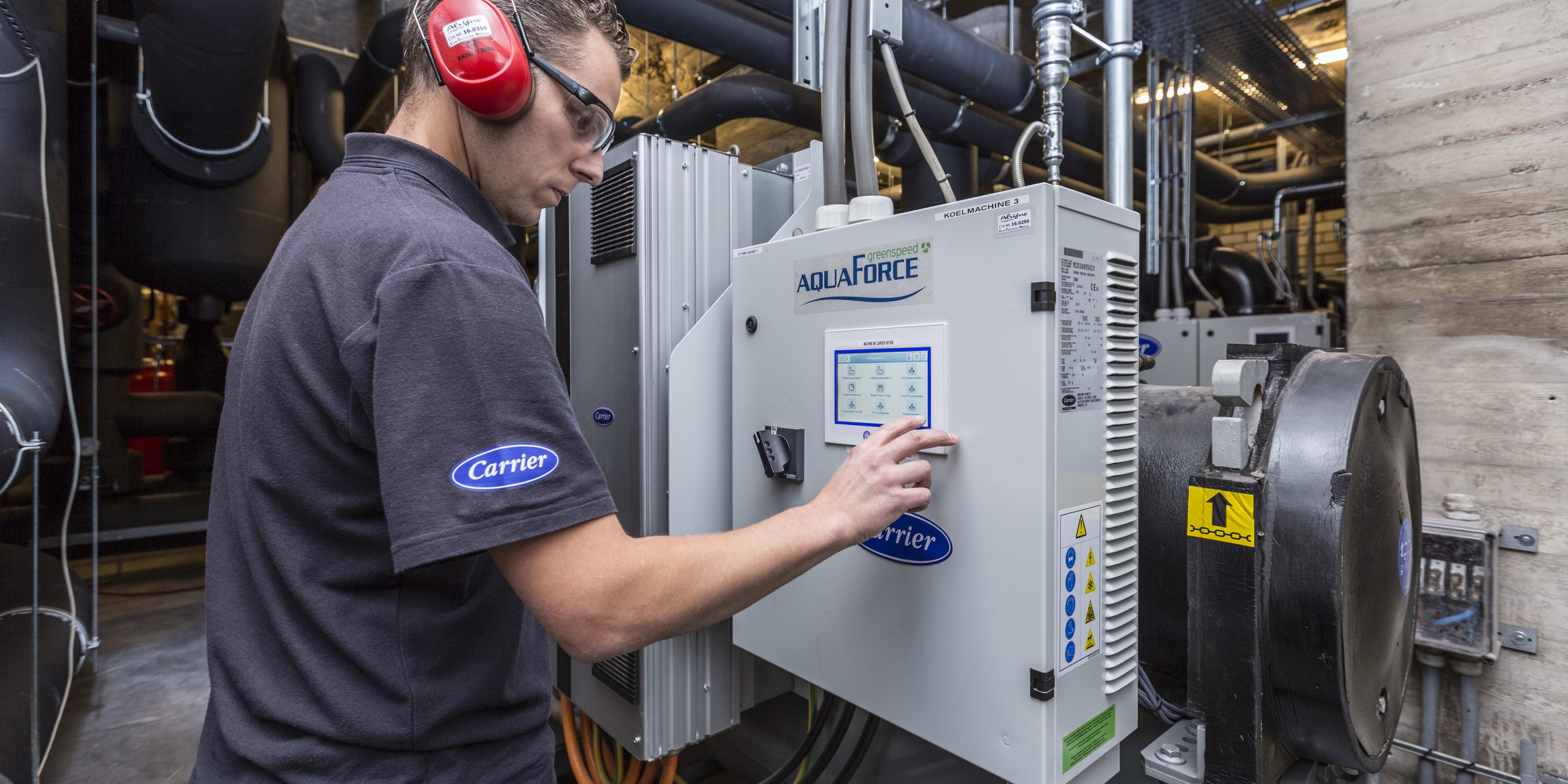 carrier-service-technician-on-site-control-panel