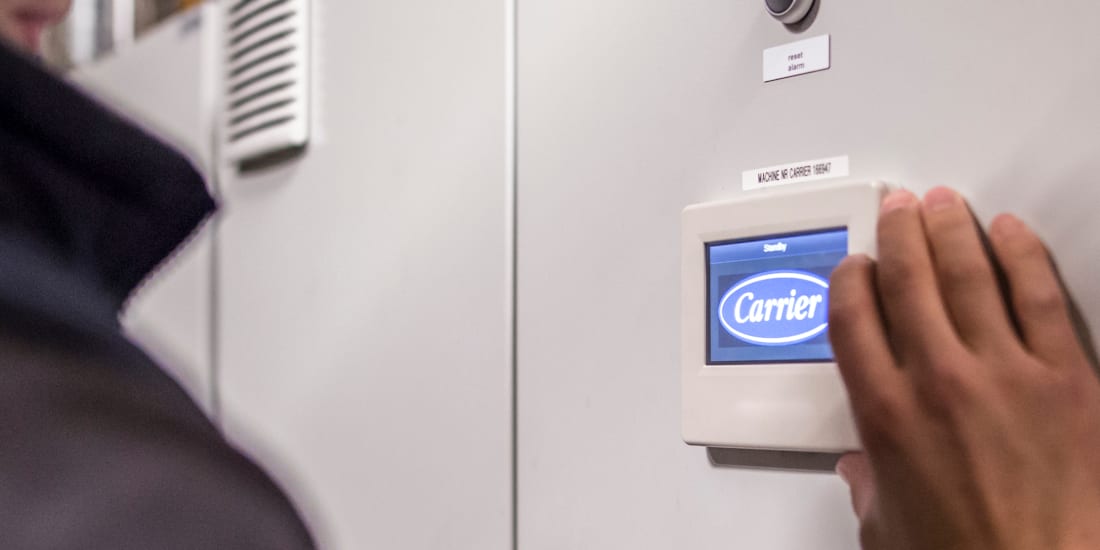 carrier-service-technician-controls-monitoring_c