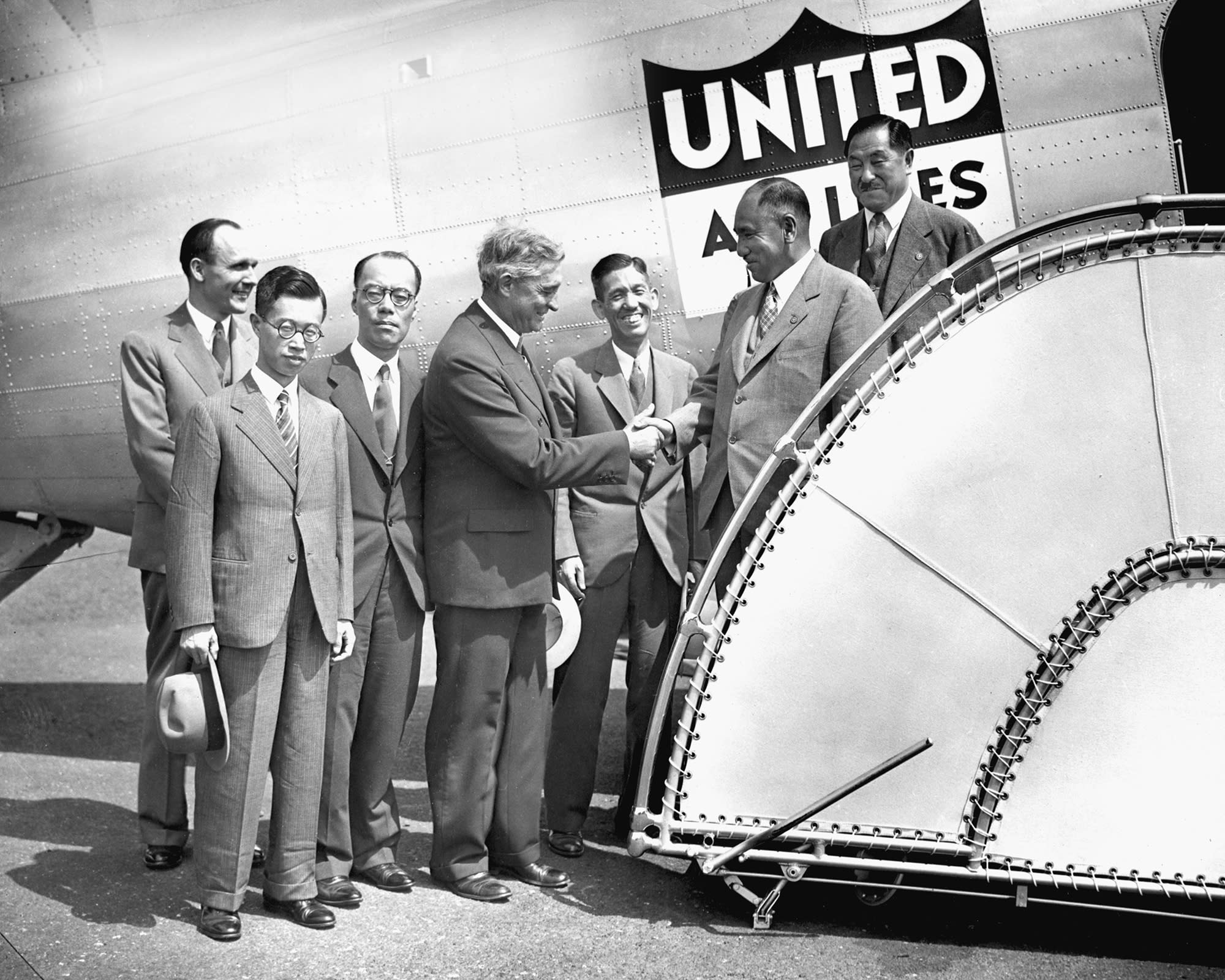 1937-willis-carrier-meets-japanese-trade-commision